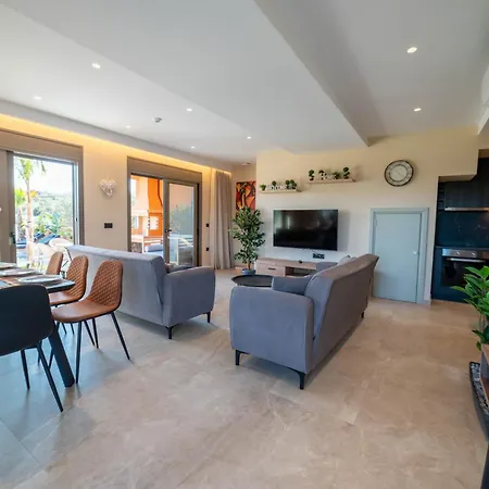 Naturalia Orange Luxury - Private Pool - Sleeps 8 Villa *