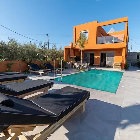 Vilă Naturalia Orange Luxury - Private Pool - Sleeps 8 *