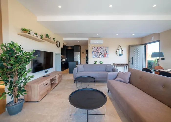 Naturalia Orange Luxury - Private Pool - Sleeps 8 *